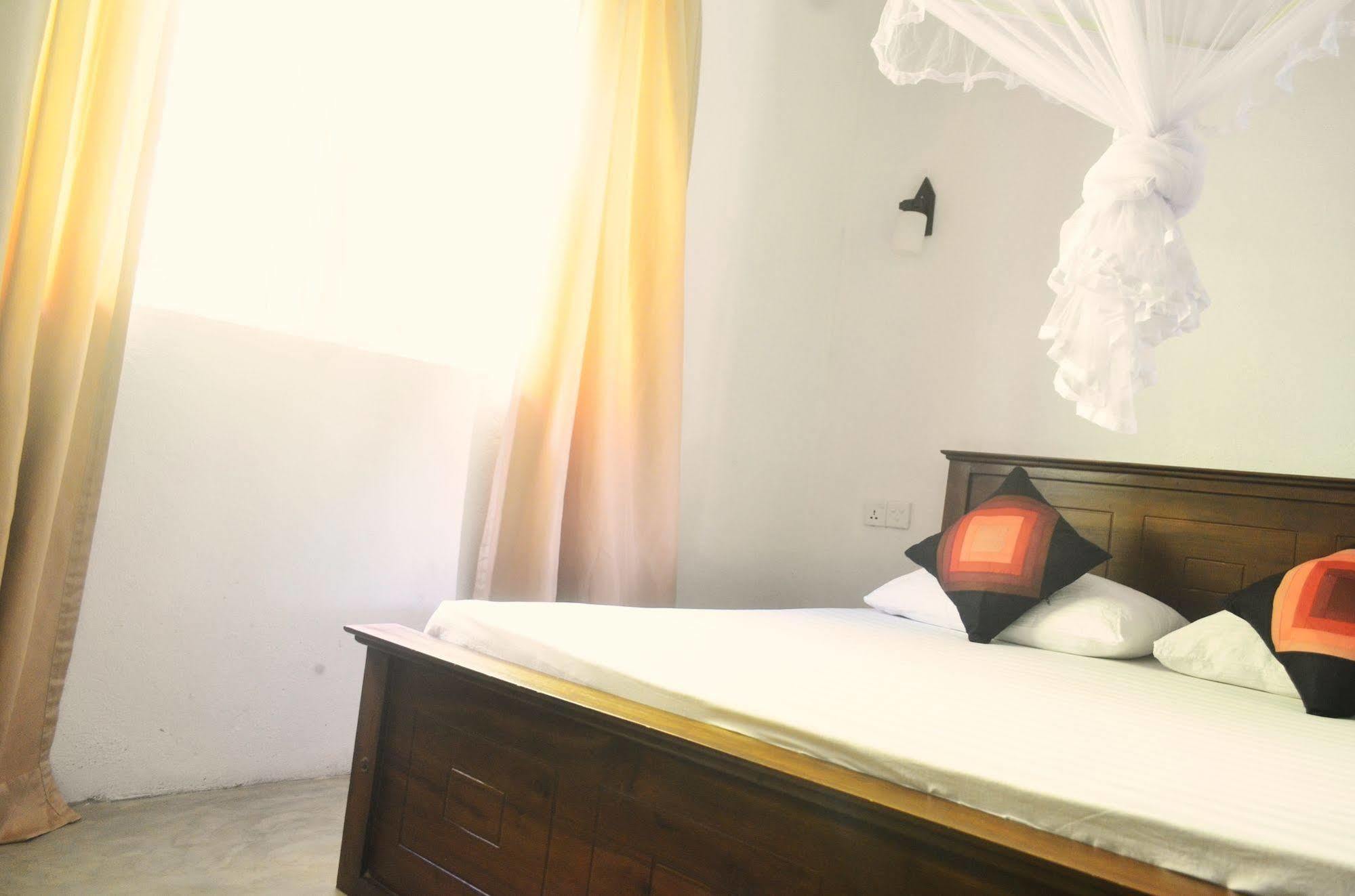 Holiday Inn Unawatuna Ngoại thất bức ảnh